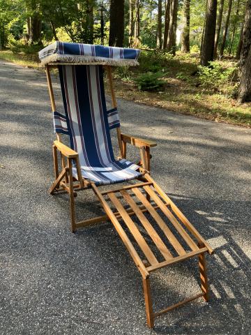 ANTIQUE WOOD AND CANVAS DECK / CHAISE LOUNGE CHAIR