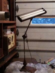 Desk Light – Armed Articulating