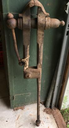 Tool - Blacksmith Leg Post Vise