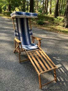 ANTIQUE WOOD AND CANVAS DECK / CHAISE LOUNGE CHAIR